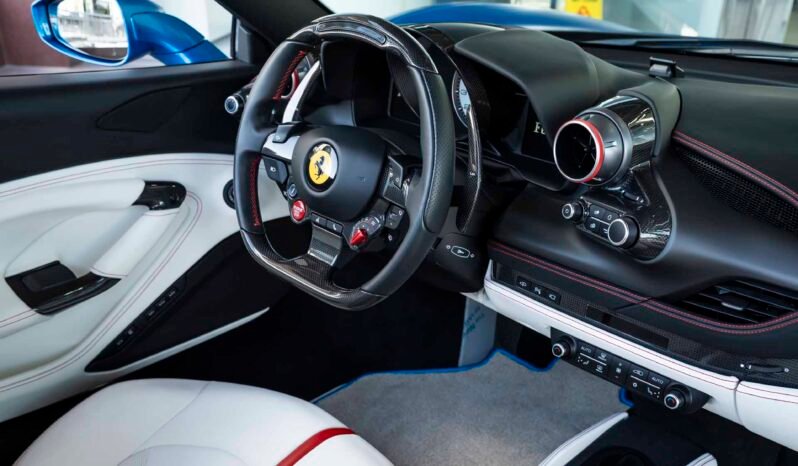 
								Ferrari F8 Spider full									