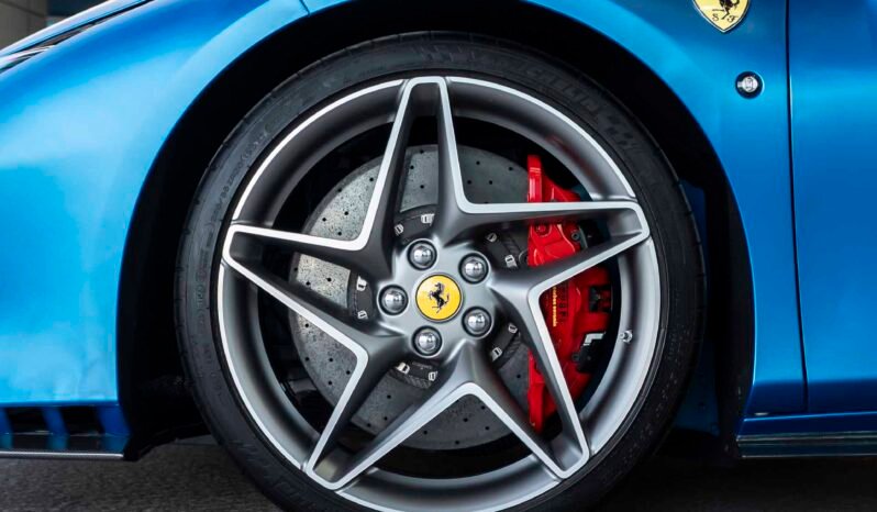 
								Ferrari F8 Spider full									