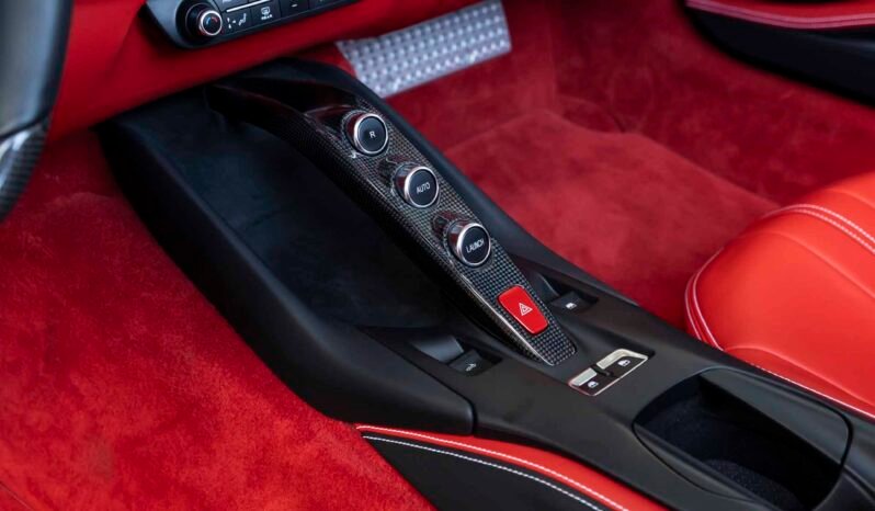 
								Ferrari F8 Spider full									