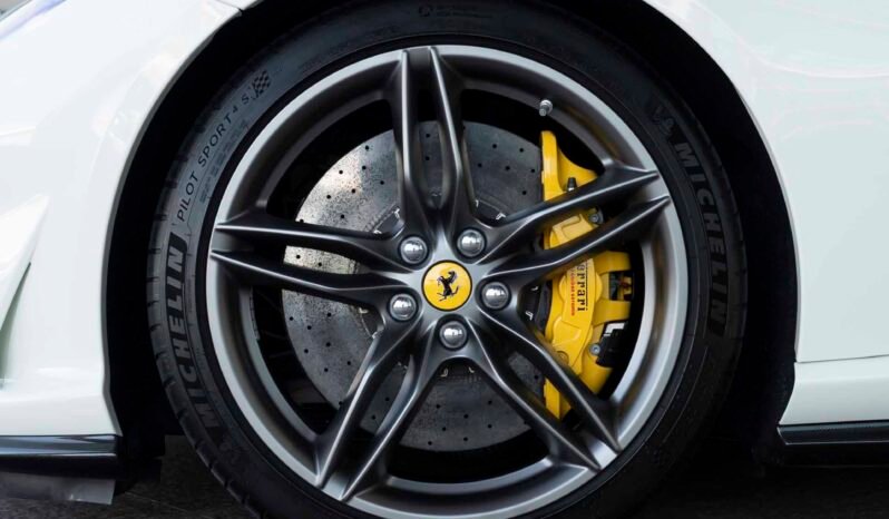 
								Ferrari F8 Spider full									