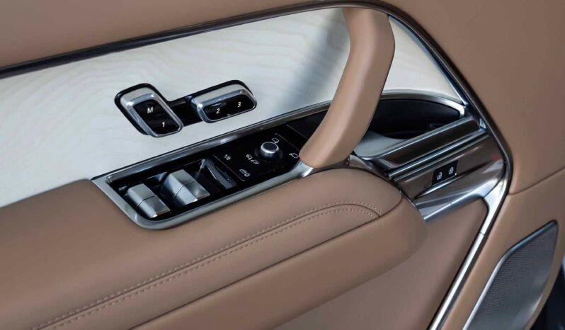 
								Range Rover SV full									