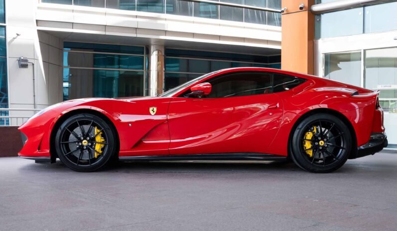 
								Ferrari 812 Superfast full									
