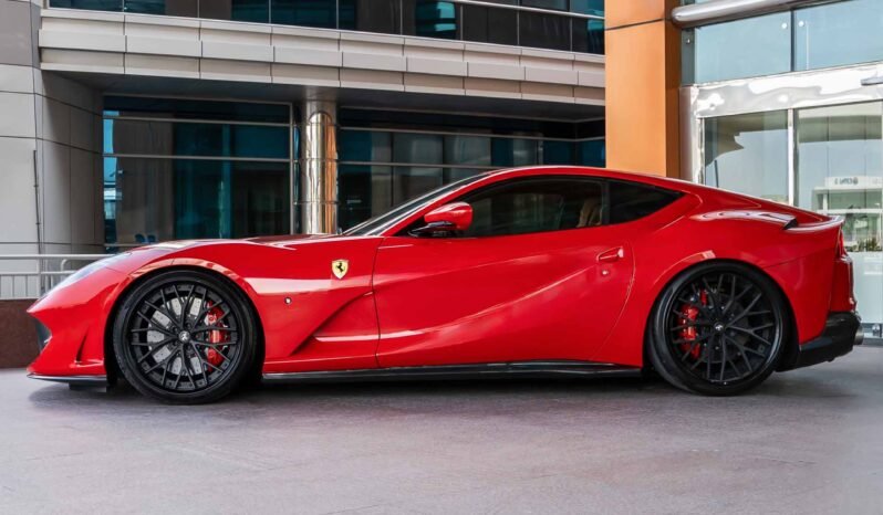 
								Ferrari 812 Superfast full									