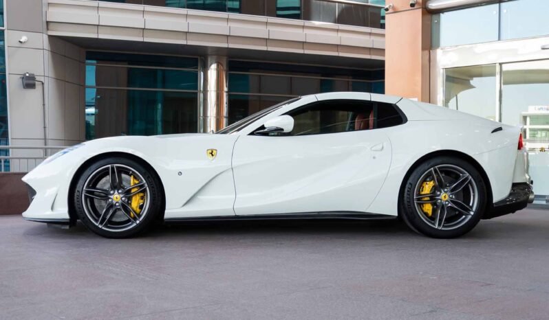 
								Ferrari F8 Spider full									