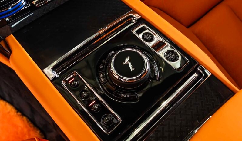 
								Rolls Royce Cullinan full									