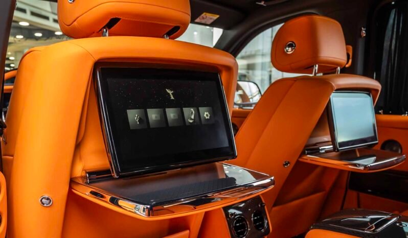 
								Rolls Royce Cullinan full									