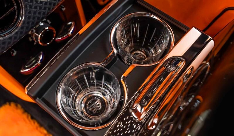 
								Rolls Royce Cullinan full									