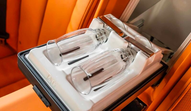 
								Rolls Royce Cullinan full									