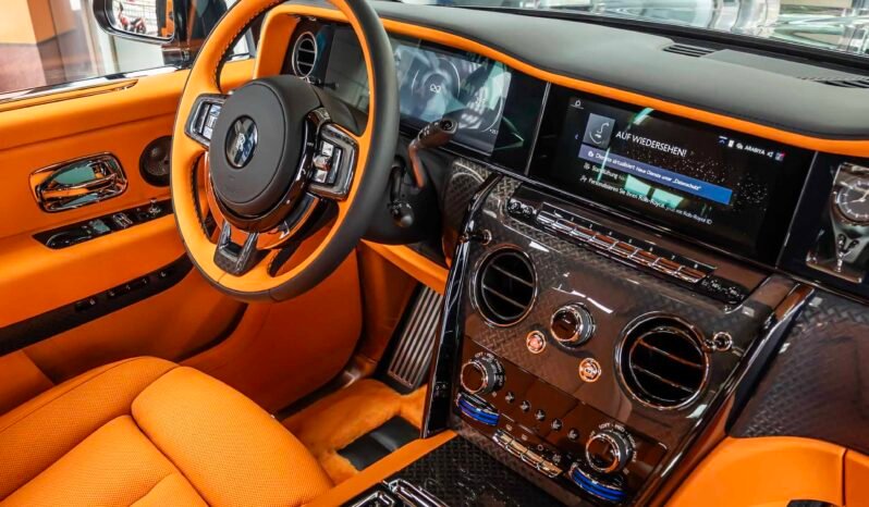 
								Rolls Royce Cullinan full									