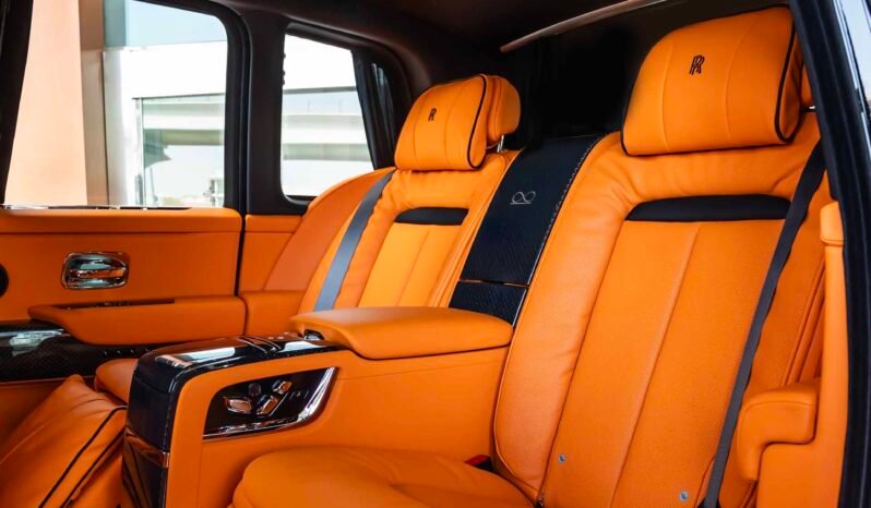 
								Rolls Royce Cullinan full									