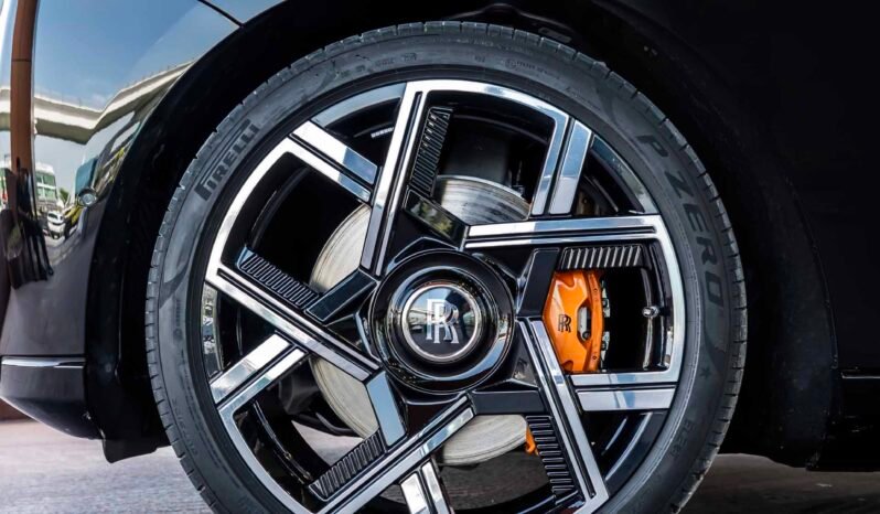 
								Rolls Royce Cullinan full									