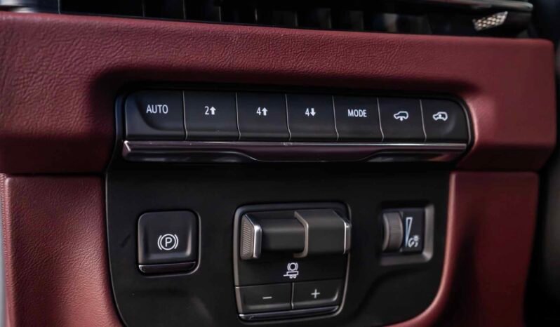 
								Cadillac Escalade full									