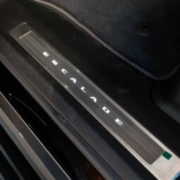 
										Cadillac Escalade full									