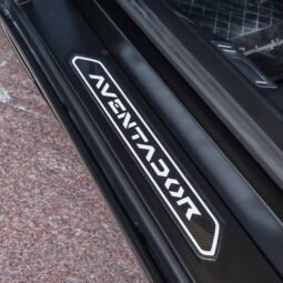 
										Lamborghini Aventador LP720 full									