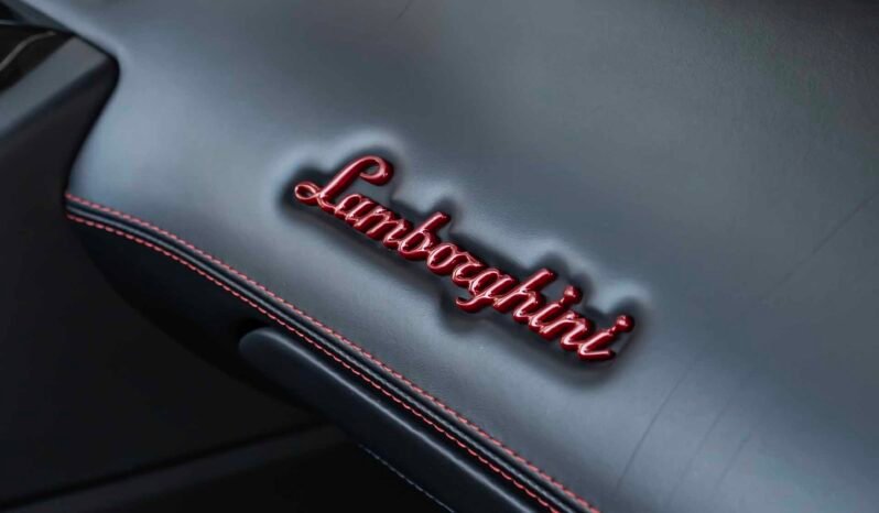 
								Lamborghini Aventador LP720 full									