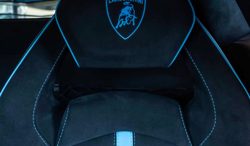 
								Lamborghini Aventador full									