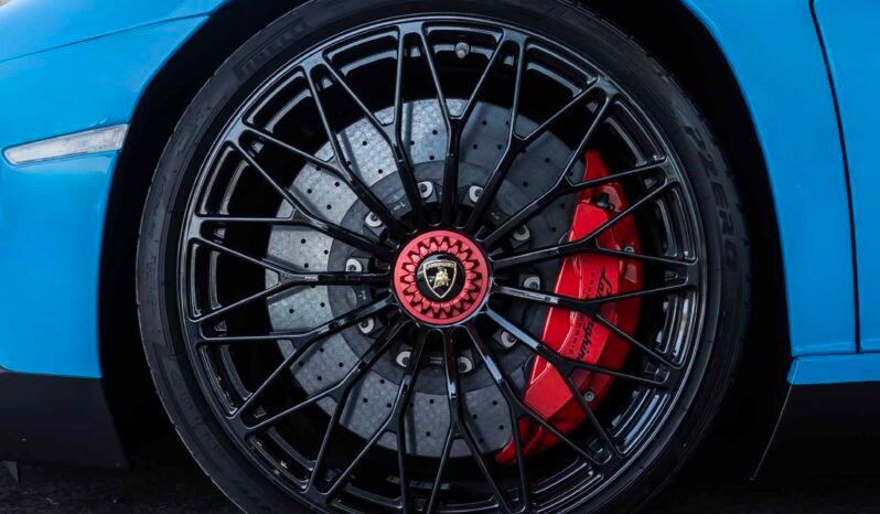 
								Lamborghini Aventador full									