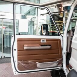 
										Toyota land cruiser LX V6 (4WD) full									