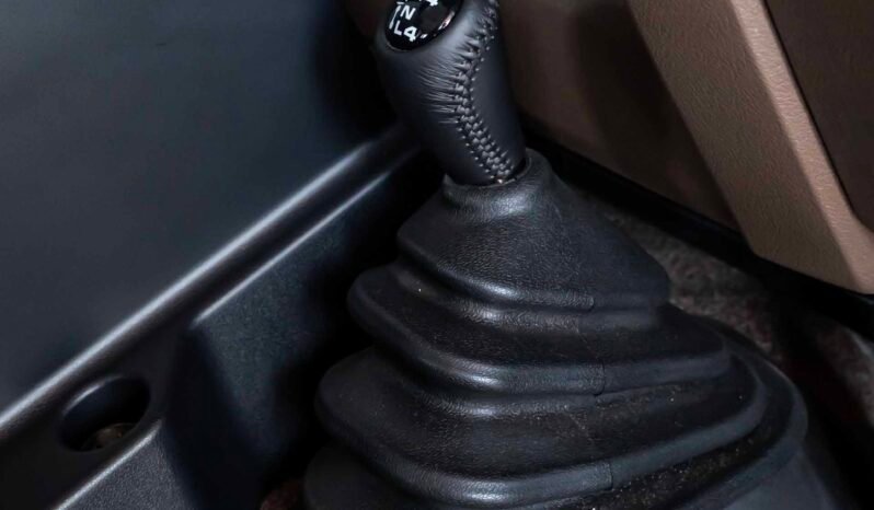
								Toyota land cruiser LX V6 (4WD) full									