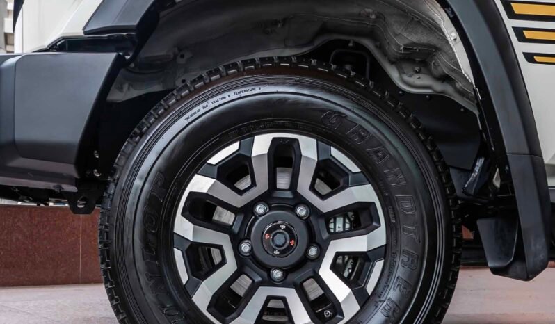 
								Toyota land cruiser LX V6 (4WD) full									