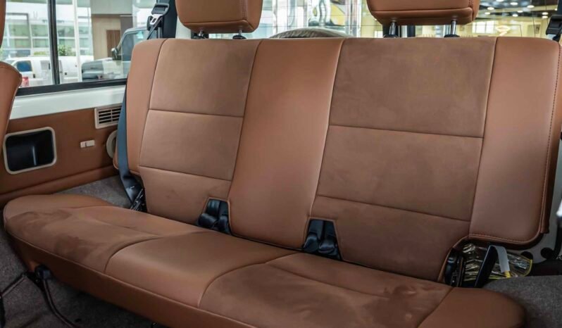 
								Toyota land cruiser LX V6 (4WD) full									