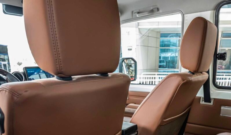 
								Toyota land cruiser LX V6 (4WD) full									
