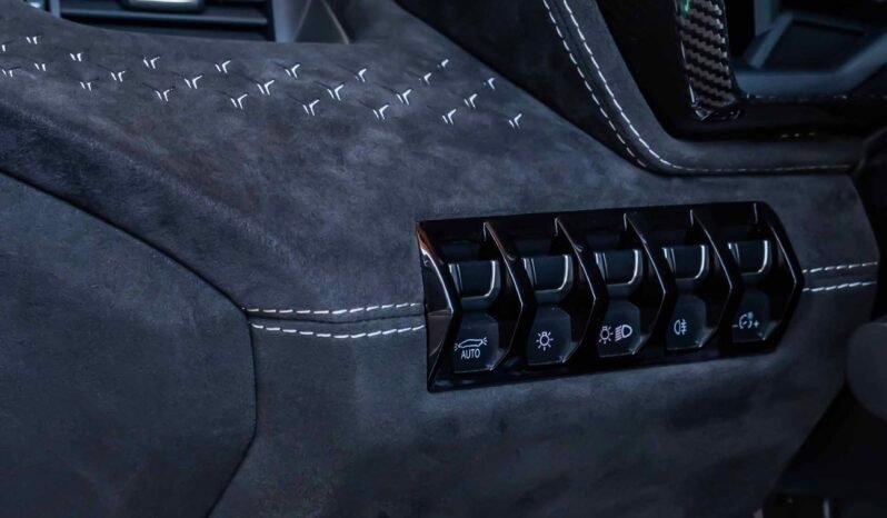 
								Lamborghini Aventador full									