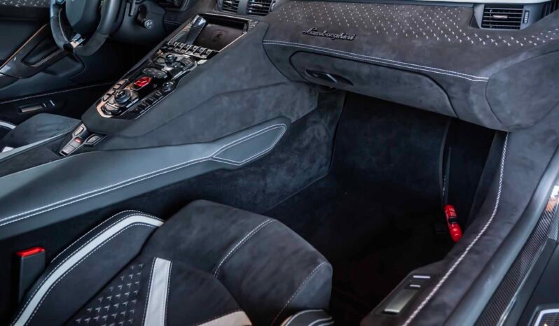 
								Lamborghini Aventador full									