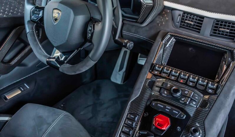 
								Lamborghini Aventador full									