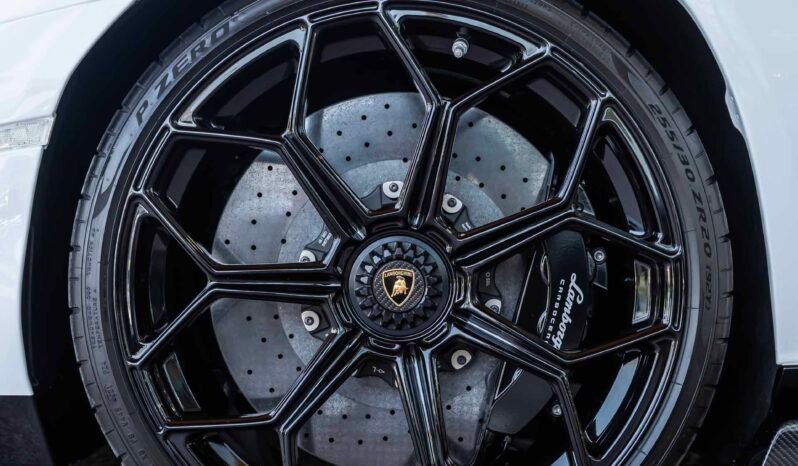 
								Lamborghini Aventador full									