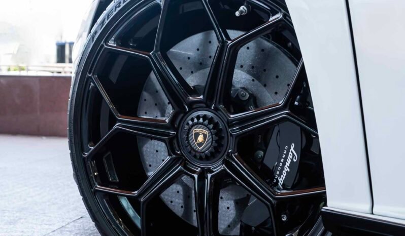
								Lamborghini Aventador full									
