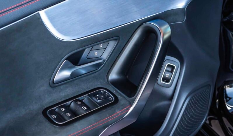 
								Mercedes CLA 200 full									