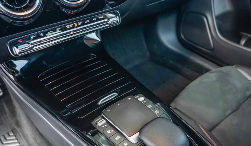 
								Mercedes CLA 200 full									