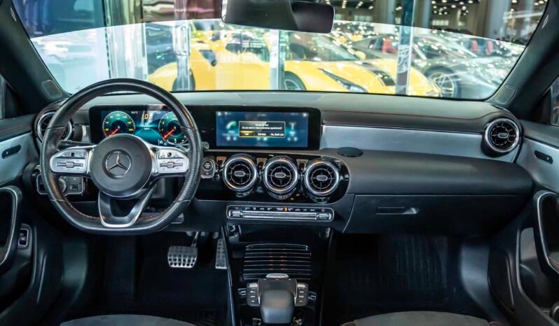 
								Mercedes CLA 200 full									