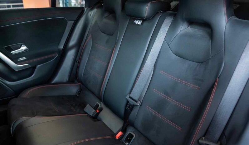 
								Mercedes CLA 200 full									