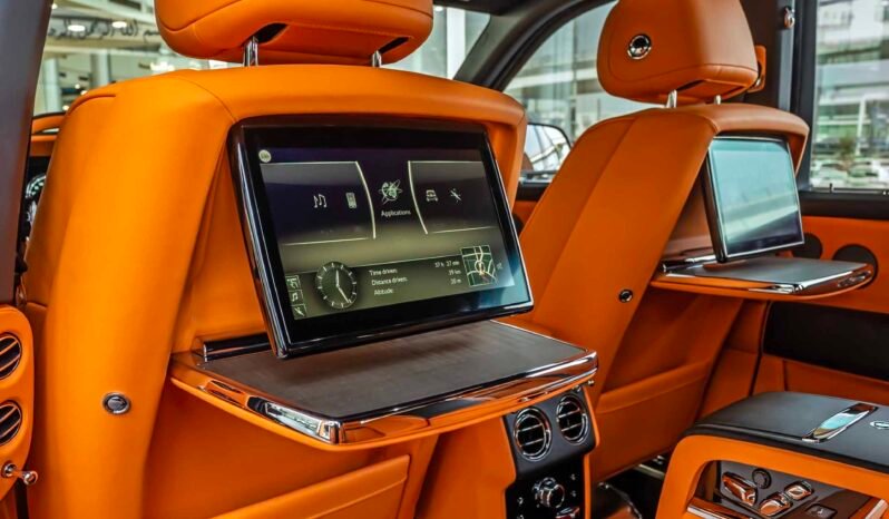 
								Rolls Royce Cullinan full									