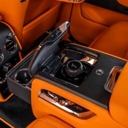 
										Rolls Royce Cullinan full									