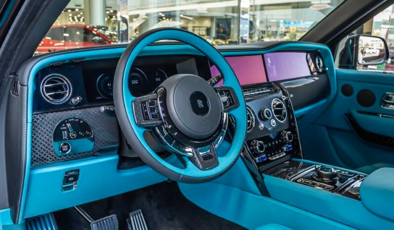 
								Rolls Royce Cullinan full									