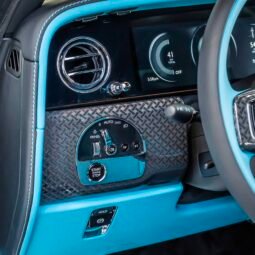 
										Rolls Royce Cullinan full									