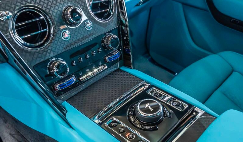 
								Rolls Royce Cullinan full									