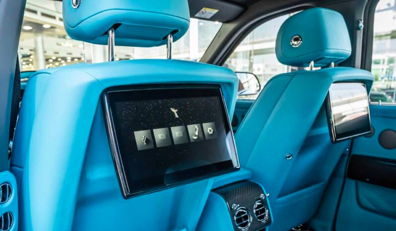 
								Rolls Royce Cullinan full									