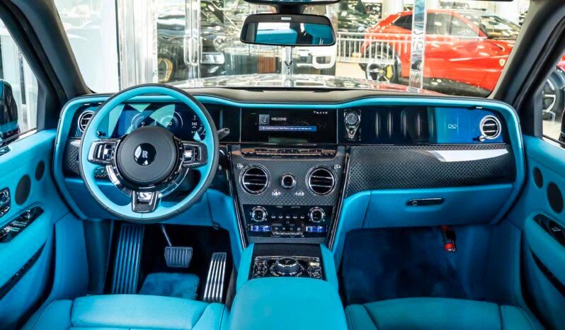 
								Rolls Royce Cullinan full									