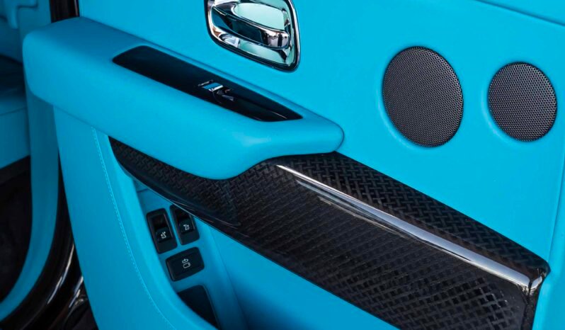 
								Rolls Royce Cullinan full									