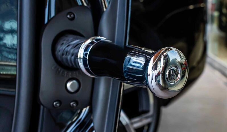 
								Rolls Royce Cullinan full									