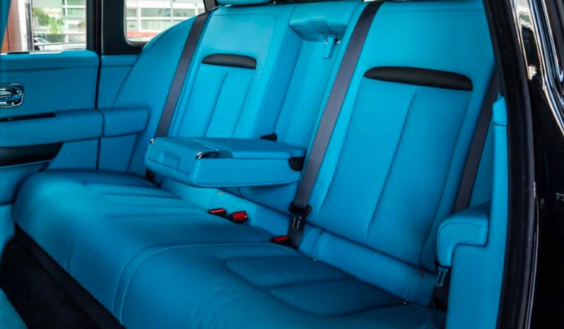 
								Rolls Royce Cullinan full									