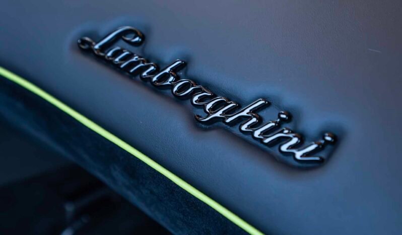 
								Lamborghini Aventador full									