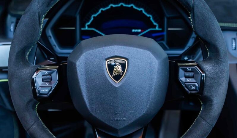 
								Lamborghini Aventador full									