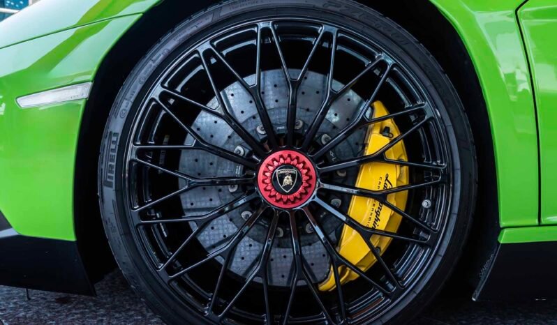 
								Lamborghini Aventador full									