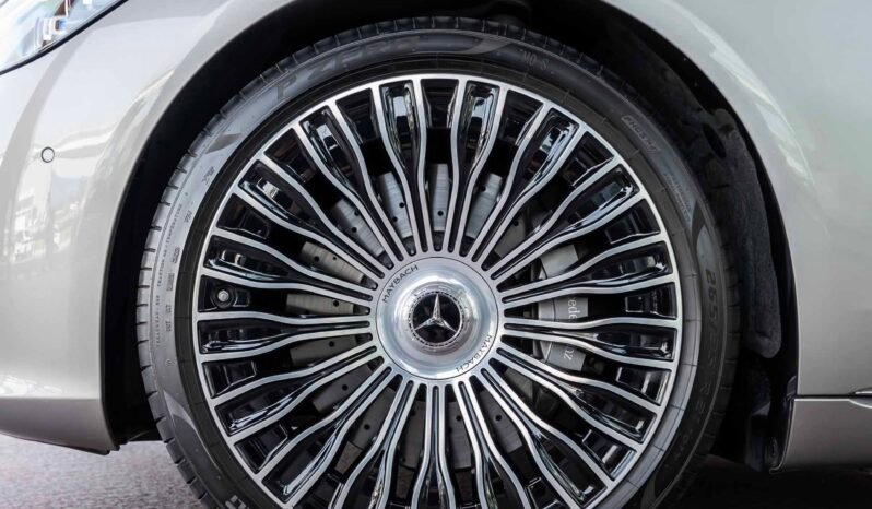 
								Mercedes Maybach S680 full									