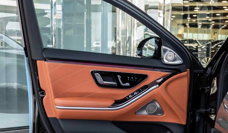 
								Mercedes Maybach S680 full									